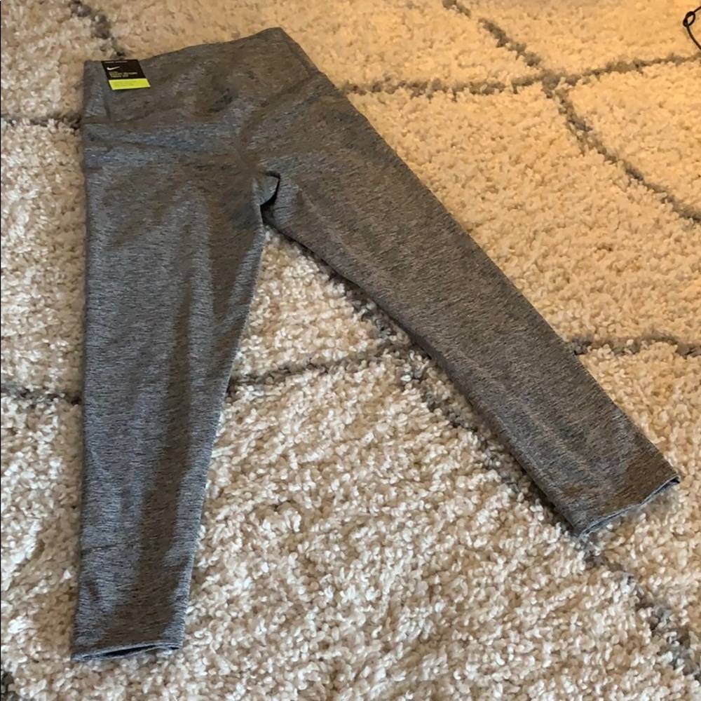 NWOT Nike Dri Fit Capri Stretch Pants